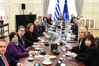 Τα σενάρια για την επόμενη μέρα